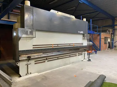 USED LVD PP 200 TON X 6100 MM