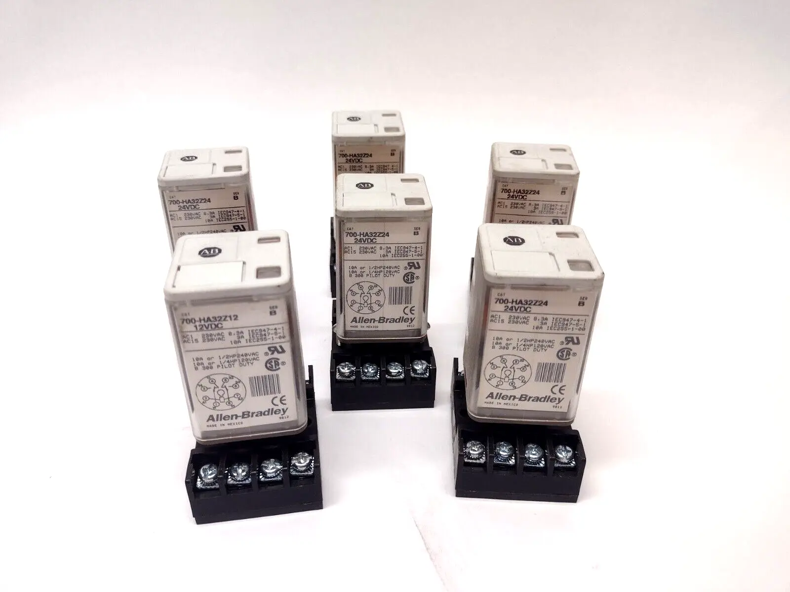 USED ALLEN-BRADLEY DIN RAIL MOUNT RELAY AND BASE