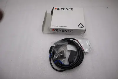 New In Box KEYENCE PZ-61  Photoelectric Sensor STOCK H301A