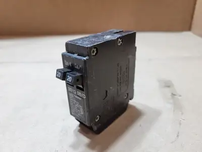 Used CUTLER-HAMMER BR2020 Circuit Breakers British Columbia CA | Lenmark #1488970