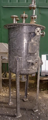 190L S/S Vert. Encl. Tank Internal Coil
