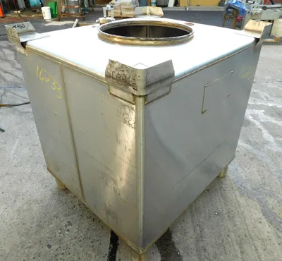 USED 350 GALLON LIQUID TOTE 350 GALLON