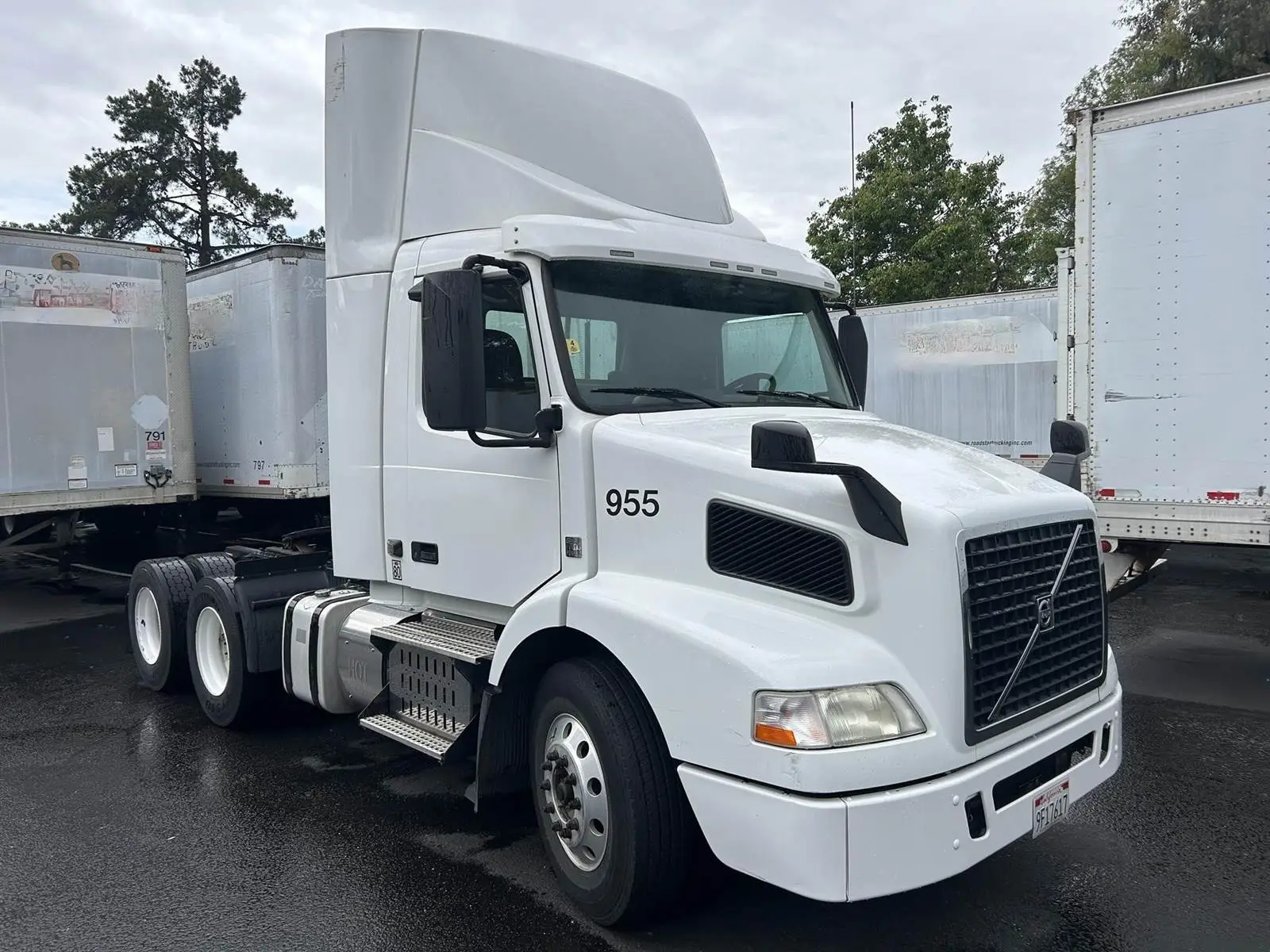 USED 2015 VOLVO VNM64T200