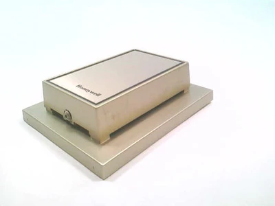 Honeywell T7047C1009 Thermostat [New]