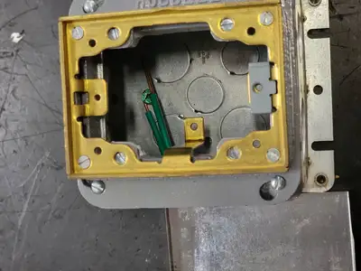 NEW HUBBELL 6256