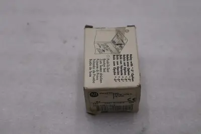 NEW OPEN BOX AB Allen Bradley 700-HB32Z12 General Purpose Relay STK 2082CC