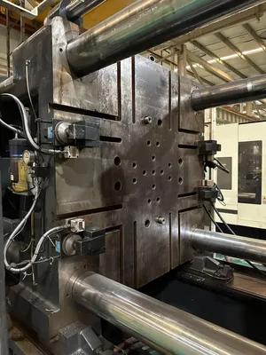 2014 WOOJIN PLAIMM SM680 Injection Molding Horizontal/Vertical | Machinery Network (5)