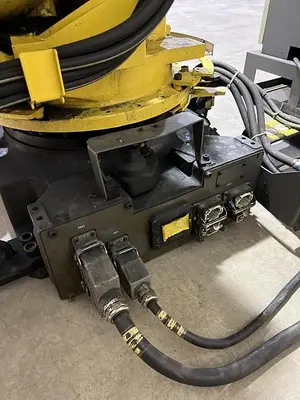 Used 2003 FANUC R-2000IA/165F Robots Michigan US | Aucto #1332273