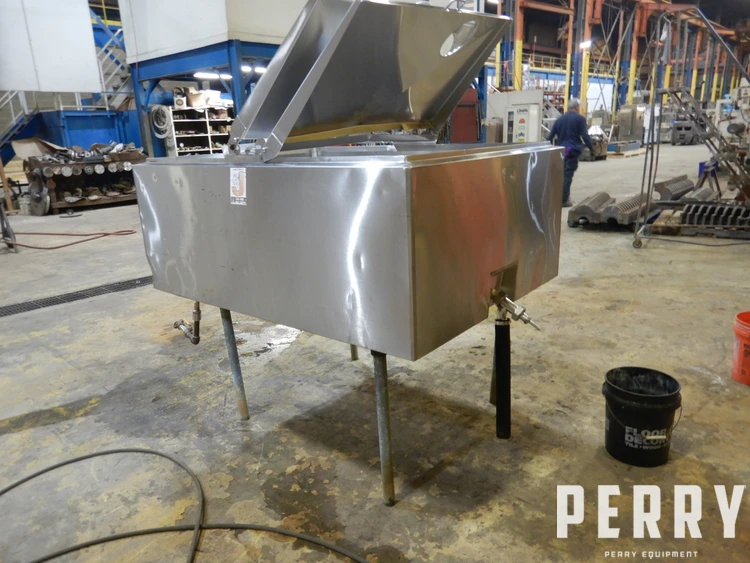 STAINLESS STEEL JACKETED TANK 300 GALLON Stainless Steel Tanks | Perry Equipment