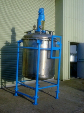 1250L S/S Enc Vert Mixing Tank 0.55Kw
