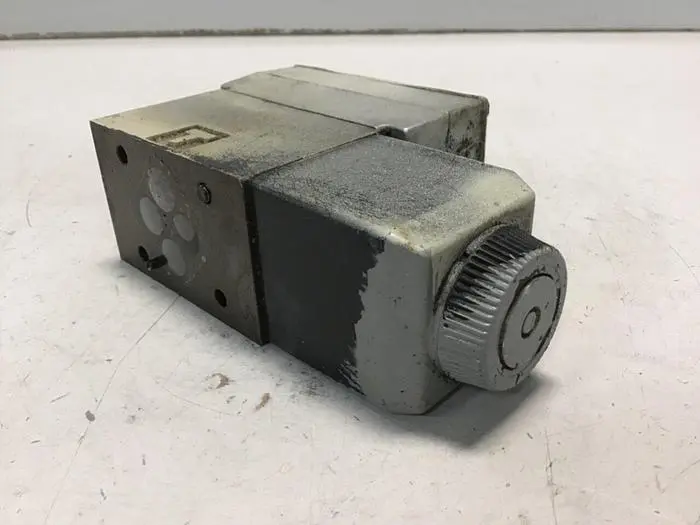 Used VICKERS DG4V30AMFWB660EN21 Valves/Fittings Michigan US | Ideal Machinery #575704