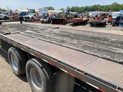 2005 Leland 30’ Tag Trailer