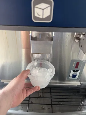 FOLLET 400 LBS AIR COOLED ICE MAKER/WATER DISPENSER (CHEWABLE ICE) MODEL 25CT400A