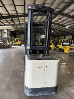 Used 2019 CROWN SP3520-30 Order Pickers Pennsylvania US | National Lift Equipment #1382604