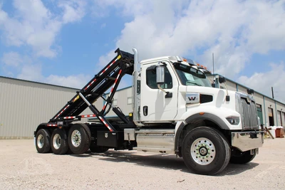 New | in-Stock 2027 WESTERN STAR 47X Hooklifts & Roll-Offs Texas US | Roll Off Truck World #1492010