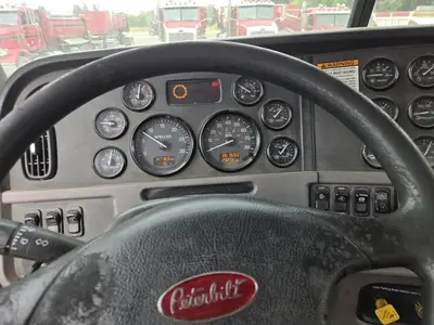 USED 2013 PETERBILT 365