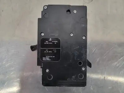 NEW SQUARE D EDB16015