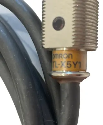 NEW OMRON TL-X5Y1-G PROXIMITY SWITCH 45 to 260 2M TLX5Y1G