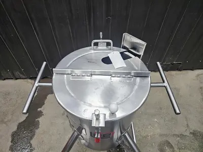Used LEE INDUSTRIES INC. 25 "DBT" Stainless Steel Tanks Quebec CA | Carter-Wilson Equipment Services #914520