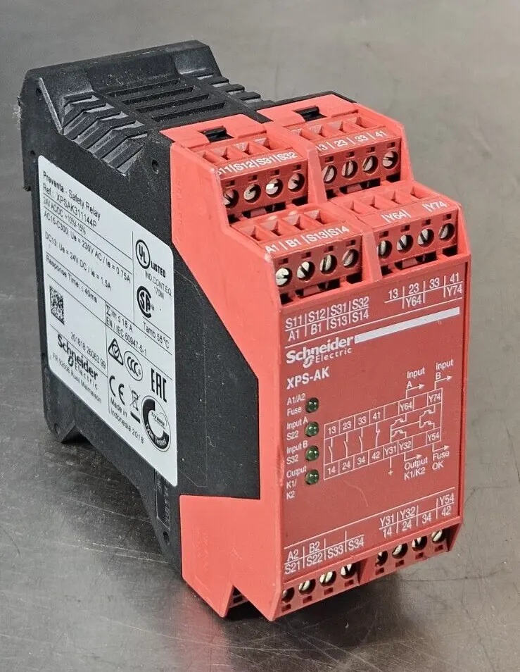 Schneider Electric XPS-AK Safety Relay XPSAK311144P (BIN542)