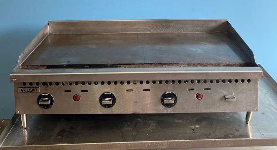 75-0141 Vulcan VCRG48-T 48'' Gas Thermostatic Griddle
