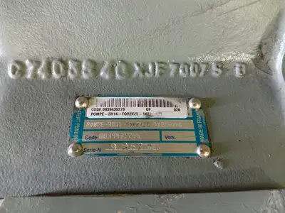NEW POCLAIN POMPE-3H14-FOR2X25-1X29-473