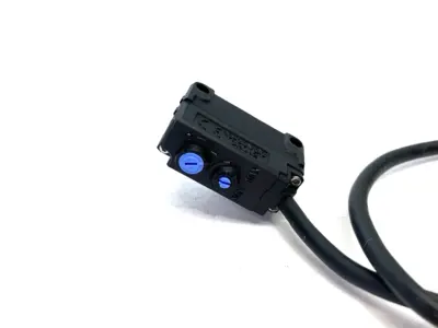 USED KEYENCE SQUARE DIFFUSE REFL. SENSOR M12 CONNECTOR TYPE WITH CABLE, NPN