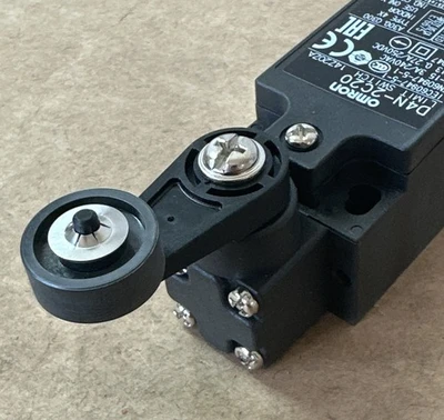 NEW Omron D4N-2C20