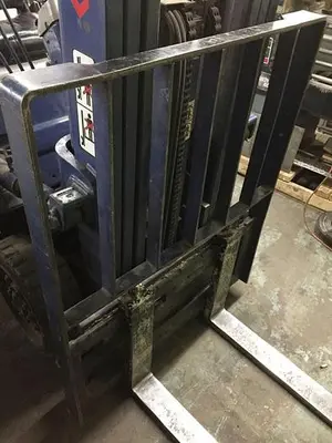 2956-560 KOMATSU 5000LB CAPACITY RIDE ON FORK LIFT TRUCK MODEL 25
