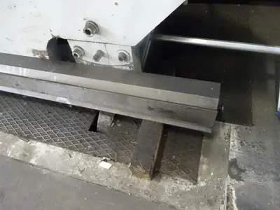 USED LVD PP 200 TON X 5100 MM