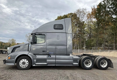 USED 2014 VOLVO VNL 6X4