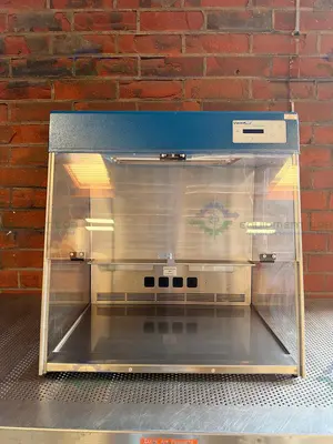Used VWR 10783-132 PCR WORKSTATION NA VERSION 120V W/ UV LIGHT Fume Hoods California US | Equipment Lab #1482177