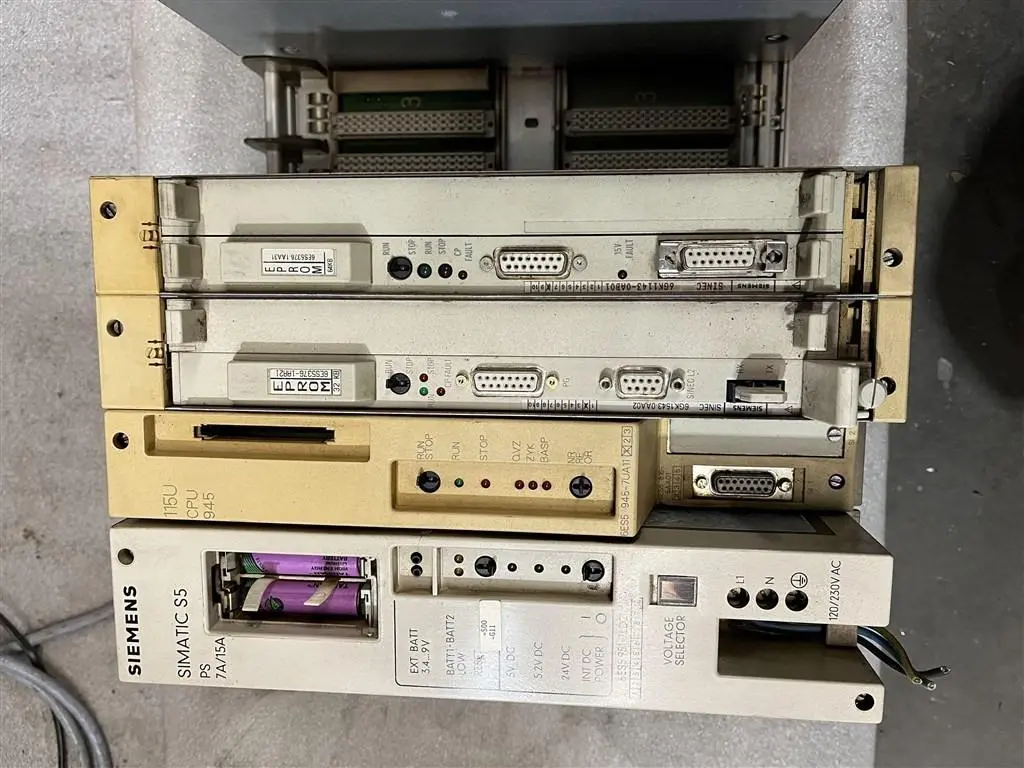 USED SIEMENS SIMATIC S5 PS 7A/15A (DIN 41752) MODULAR POWER SU