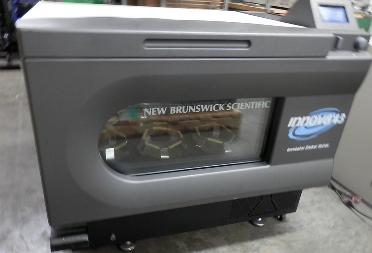 Used NEW BRUNSWICK SCIENTIFIC _UNKNOWN_ Incubator Shakers California US | Biotech Equipment Sales #1464416