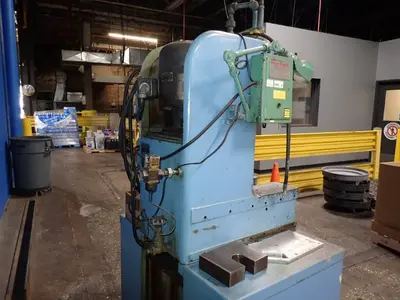Used THE DENISON ENGINEERING CO DF4C04C28A59D38C35S01 Hydraulic Presses Ohio US | HGR 24 #917387