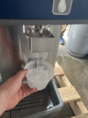 FOLLET 400 LBS AIR COOLED ICE MAKER/WATER DISPENSER (CHEWABLE ICE) MODEL 25CT400A
