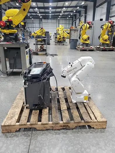 Used 2008 FANUC LR MATE 200IC/5F Robots Ohio US | Six Axis Solutions #397888