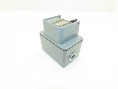 Square D 2510 KW2H Manual Motor Starter Switch 30A 10Hp 115-600V 1PH/3PH Ser B