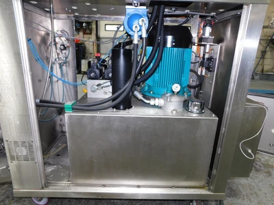USED BEE INTERNATIONAL DEE BEE 2000