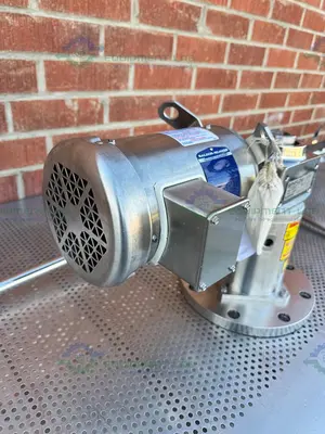 NEW LIGHTNIN / SPX SR3S50 REACTOR MIXER 11" FLANGE FITTING W/ .5 HP MOTOR, IMPELLER