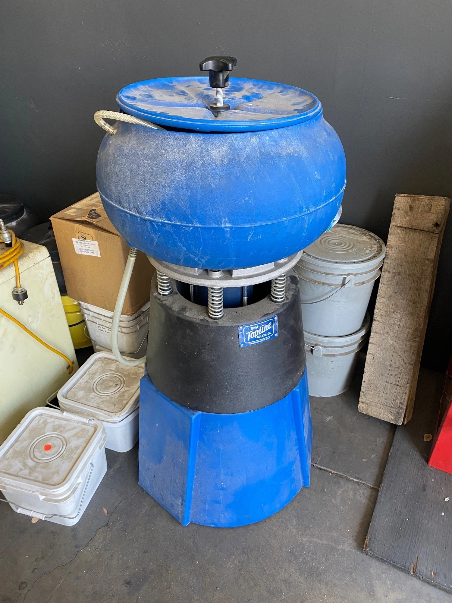 Used C&M TOPLINE TLV 75 Vibratory Machines California US | PM Machines #1277048
