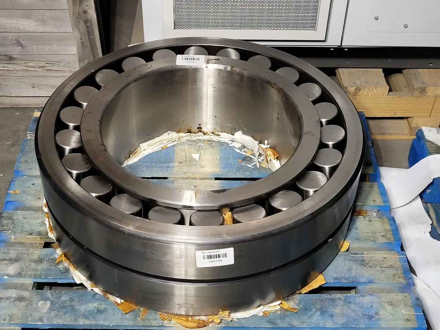 NEW SKF 23196 CA/C3W33