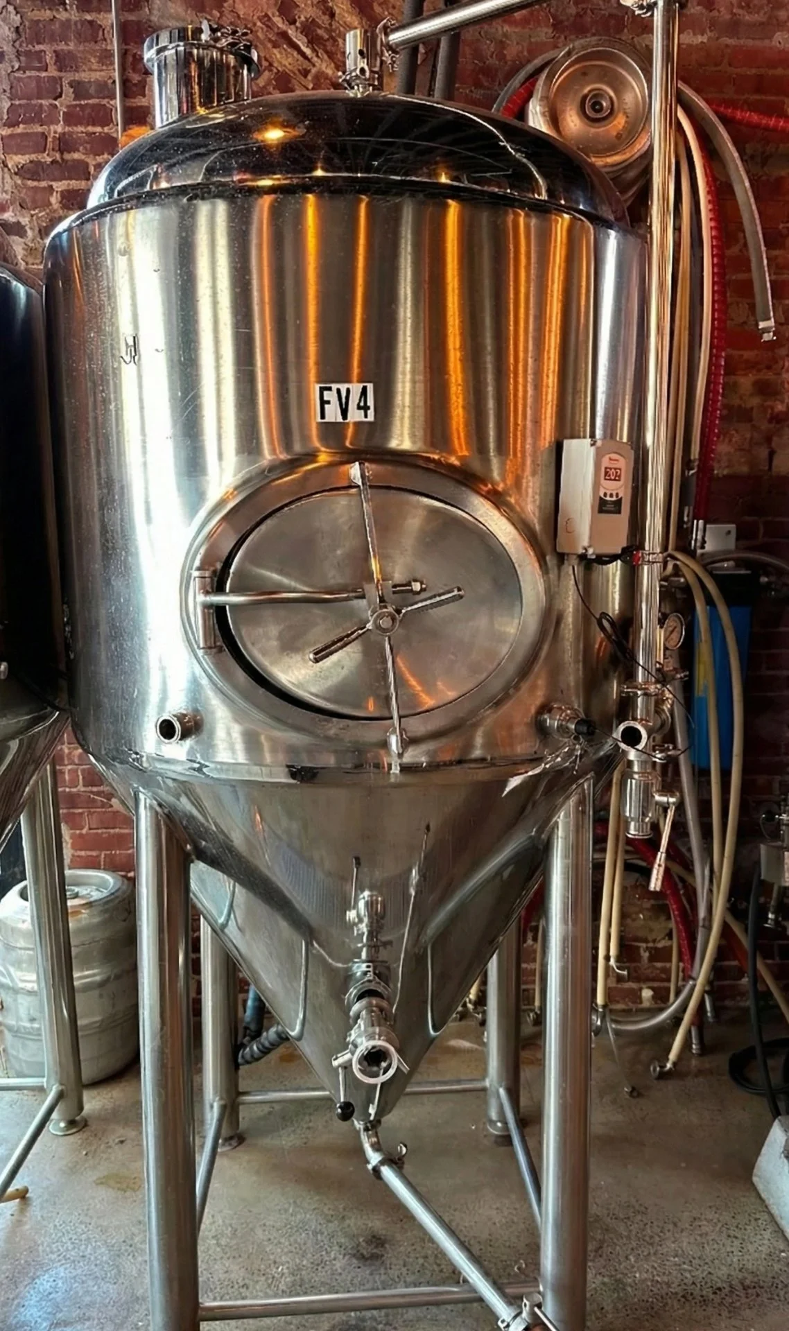 (Reduced!) Stout 7 BBL Unitank Fermenter (217 Gallon) – Insulated, Glycol Jacketed