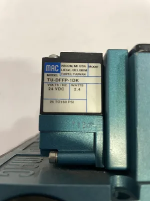 MAC 82A-AD-BKA-TU-DFF6-1DK 4-Valve Directional Control Valve Manifold 24V 150PSI