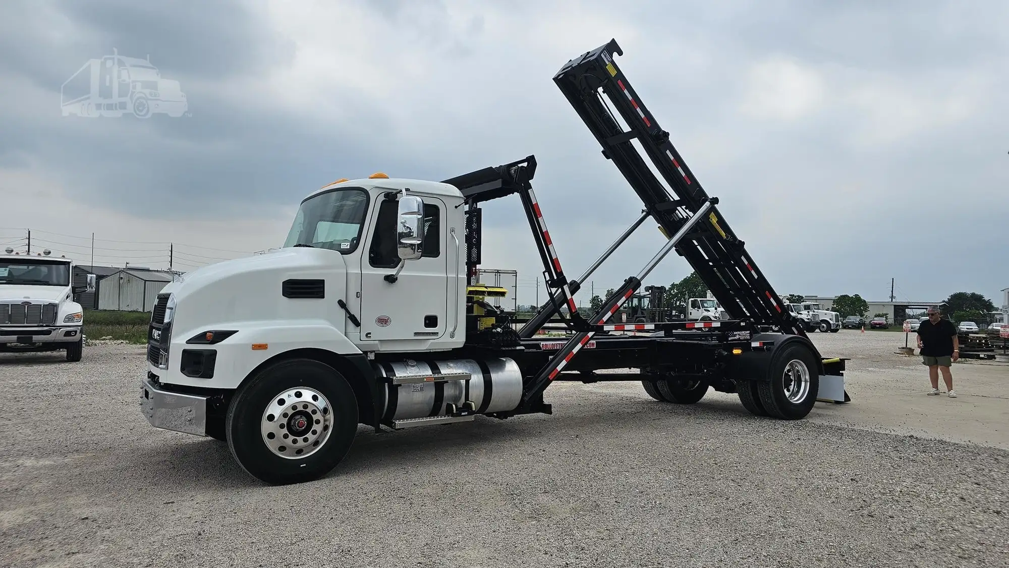 New | in-Stock 2027 MACK MD7 Rolloff Trucks Texas US | Roll Off Truck World #1491899
