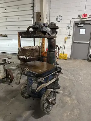 USED INTERNATIONAL SQUEEZER H494