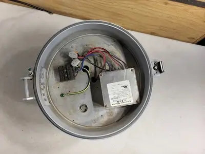 NEW CROUSE-HINDS VMV5LR1/UNV1 S890