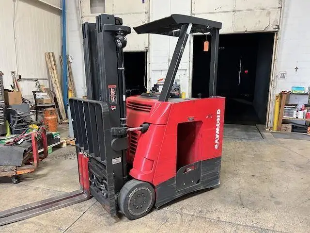 Used 2017 RAYMOND 425C30TT 3-Wheel Stand up Electric Counterbalance Forklifts Illinois US | Somerset Equipment Sales #1546279