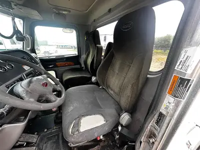 USED 2011 PETERBILT 384
