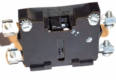 4 NEW CUTLER HAMMER 10933H3 AUXILIARY CONTACTS